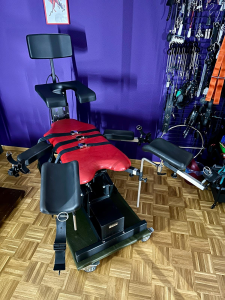 Fauteuil d'examen inclinable à sangles, avec appuis réglables